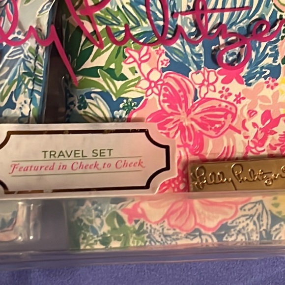 Lilly Pulitzer Travel 3pcs Set Cheek To Cheek One Size Brand New in Plastic Bag - Picture 2 of 6